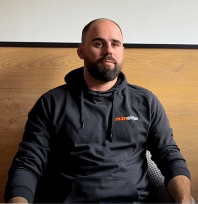 Víctor Cots explicando estrategias para escalar productos en Amazon