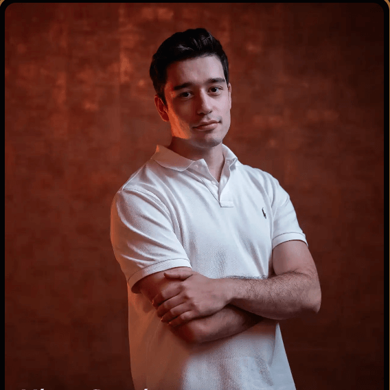 Víctor Domínguez — Co-fundador (Wall Street Wolverine)