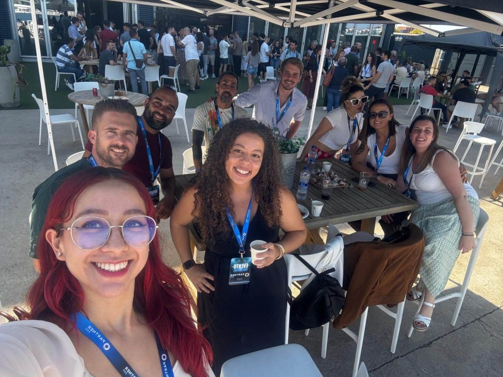 Networking en el evento Partner360 (septiembre 2025): asistentes y equipo durante la jornada en Valencia
