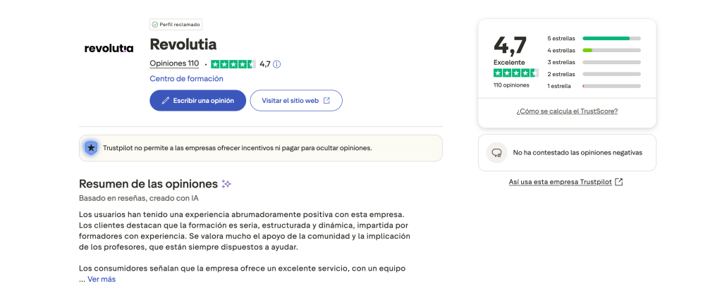 Captura de una reseña de alumno sobre Revolutia con valoración y comentario.