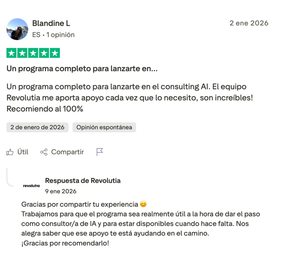 Reseña de alumno sobre Revolutia mostrada en captura de pantalla.
